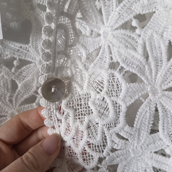 White‎ Lace Cropped Cardigan - Picture 4 of 5
